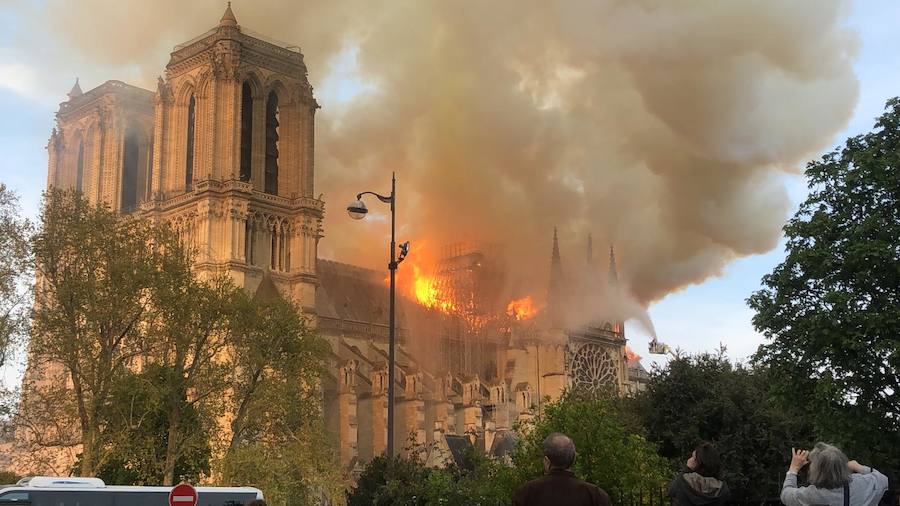 El segoviano Nacho Postigo, testigo del incendio en Notre Dame: «Es un horror»