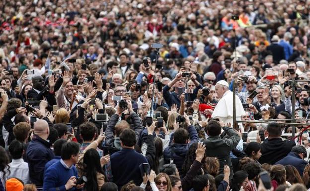 El Papa pide a los políticos de las economías avanzadas que pongan fin a la «preocupante» carrera de armamentos