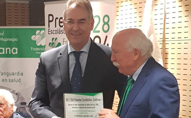 FAE Burgos recibe un premio Escolástico Zaldívar por su labor en la prevención de riesgos laborales