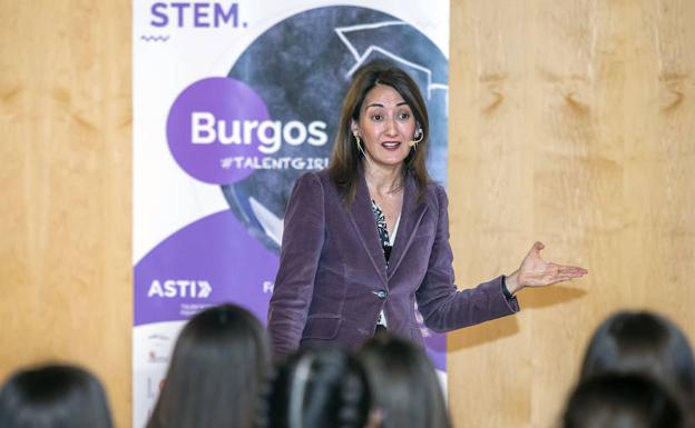 La directora de Soluciones Cognitivas de IBM imparte la sexta 'masterclass' del STEM Talent Girl