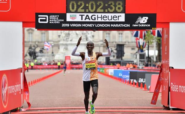 Kipchoge agranda su leyenda: primer tetracampeón del maratón de Londres