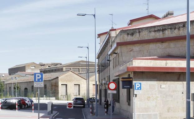 El agresor de su expareja en Salamanca está hospitalizado tras autolesionarse en los calabozos