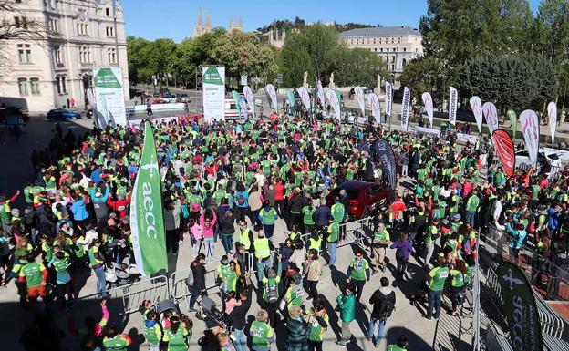 Los burgaleses se vuelcan con la I Marcha Contra el Cáncer de la ciudad y agotan los dorsales