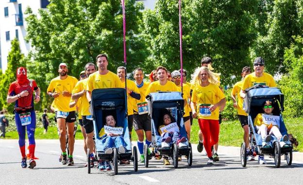 Dos niños burgaleses con ataxia telangiectasia volverán a participar en la maratón de Vitoria-Gasteiz