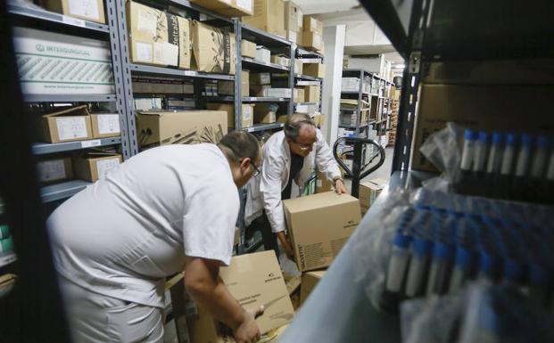 El sector Servicios tira del empleo en abril, con una caída del paro del 3,16%