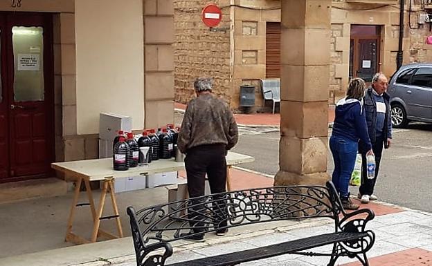 En Palacios de la Sierra se paga con vino