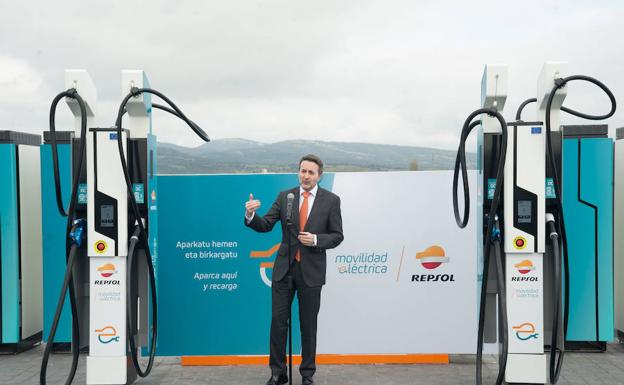 Repsol estima que un 30% de las ventas de coches sean eléctricos en una década