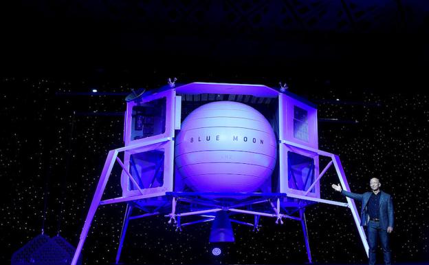 Jeff Bezos presenta el módulo de alunizaje de su compañía espacial Blue Moon