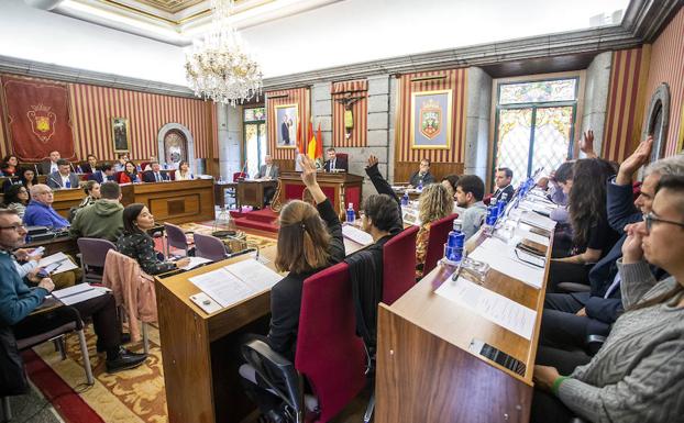 El adiós del maestro, la «leona» y los díscolos concejales no adscritos en el Ayuntamiento de Burgos