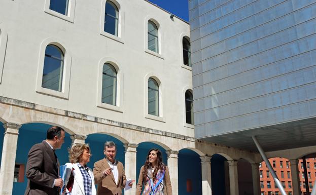 El PP compromete cubrir el patio interior del Centro Cívico de San Agustín, creando un nuevo espacio climatizado