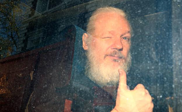 Suecia reactiva la demanda de extradición de Assange