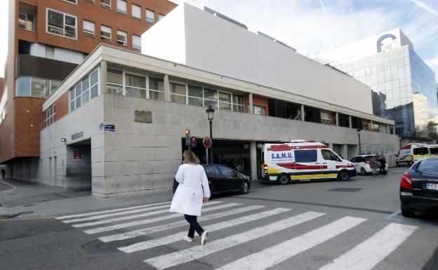 Detenido un cardiólogo por grabar a una compañera en los vestuarios del Hospital Clínico de Valencia