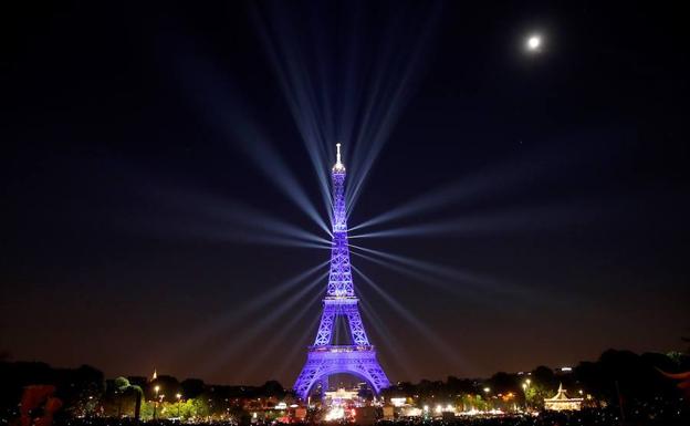 La Torre Eiffel celebra sus 130 años