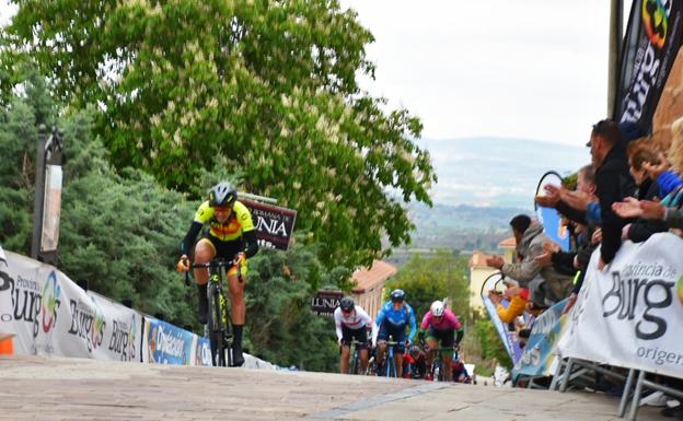 Soraya Paladín gana al sprint en Poza de la Sal en un día complicado para el pelotón