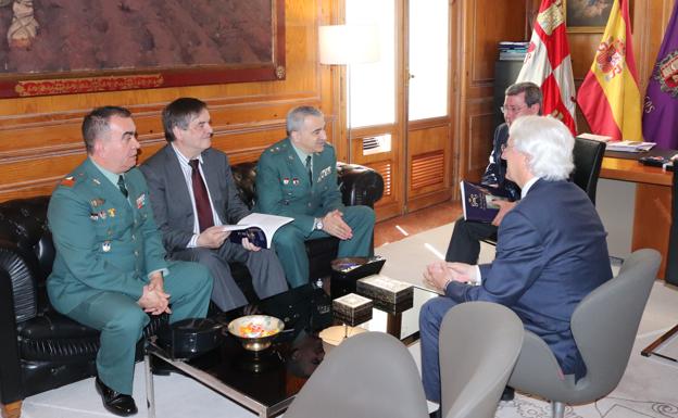 Una nueva publicación conmemora los 175 años de la Guardia Civil en Burgos
