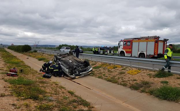 Herida una mujer en el vuelco de un turismo en Quintanilla-Vivar