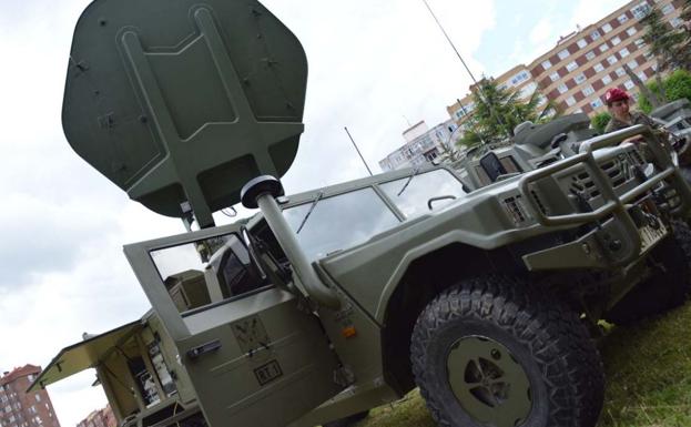 El Día de las Fuerzas Armadas se celebra con una exposición y exhibición en el Acuartelamiento Diego Porcelos