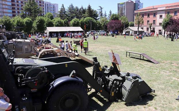 Las Fuerzas Armadas se abren a los burgaleses exhibiendo sus equipos y medios de trabajo