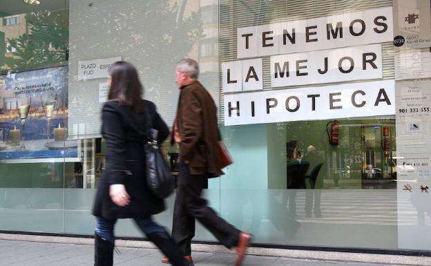 La entrada en vigor de la nueva ley azuza el temor a un retraso en la tramitación de hipotecas