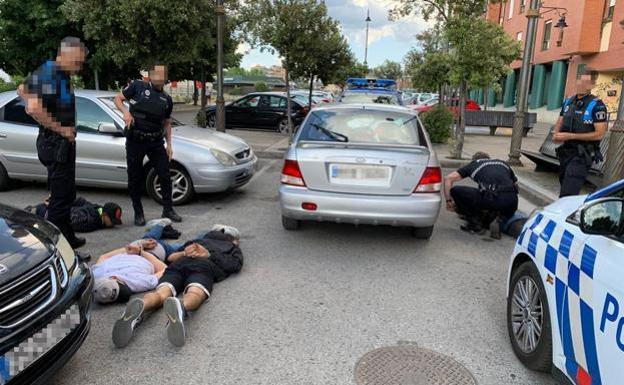 Cae una banda de cuatro jóvenes, uno de ellos menor, especializada en robos con fuerza en comercios de Ponferrada