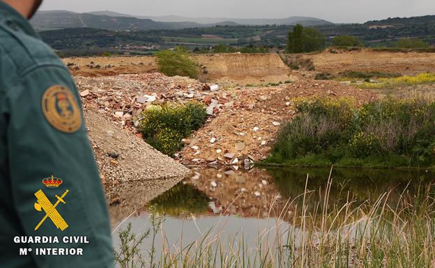 5 investigados por destruir un importante humedal en Miranda al rellenar una cantera