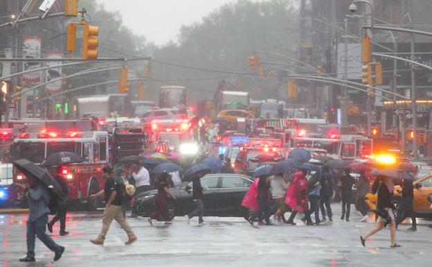 Muere el piloto de un helicóptero al estrellarse contra un rascacielos en Nueva York