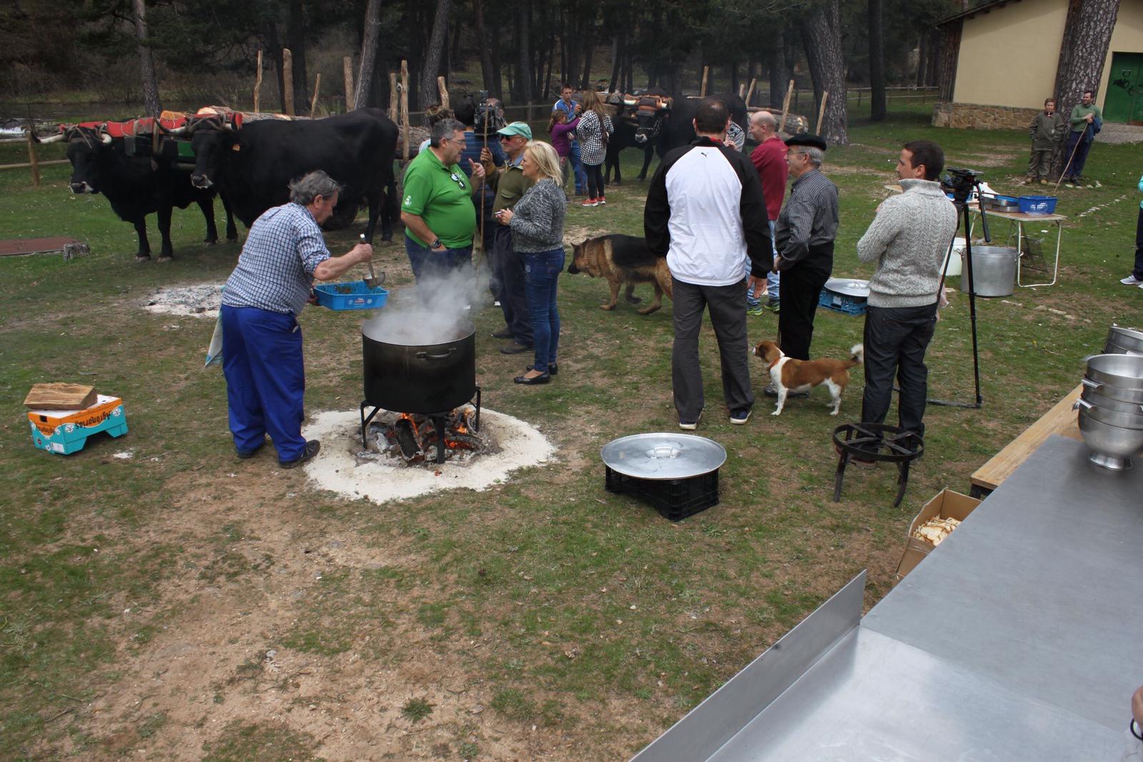 La Cabaña de Carreteros reivindica los ingredientes de cercanía y cuidada elaboración del ajo carretero