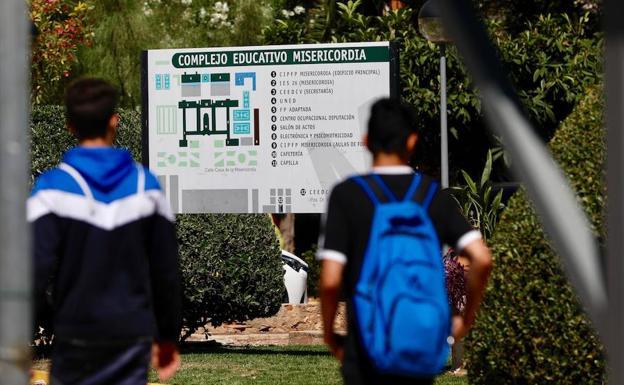 Un alumno acuchilla a su profesora por las notas en un instituto de Valencia