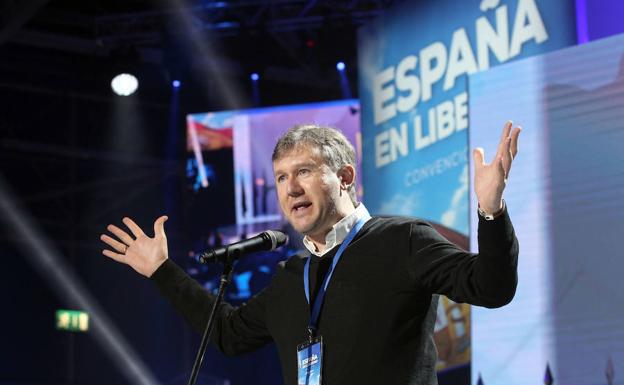 El alcalde de Burgos asiste a la reunión del PP regional y se perfila como uno de los consejeros de Mañueco