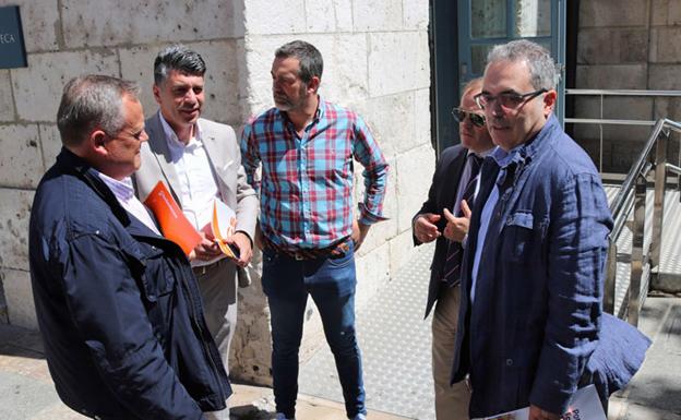 La investidura de Marañón como alcalde, a falta de «limar» pequeñas diferencias «salvables» con Vox