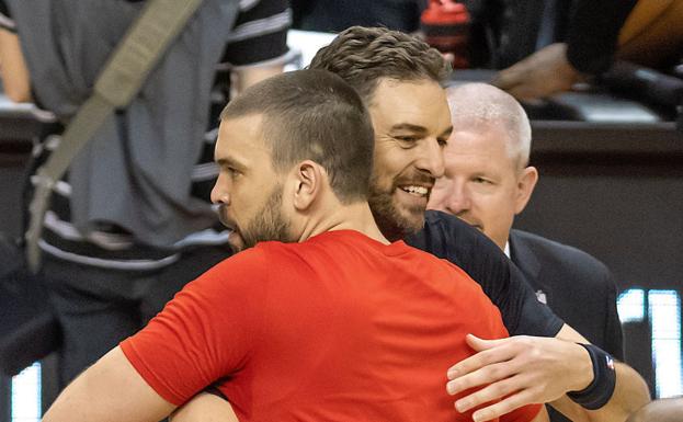 Los Gasol, primeros hermanos con anillo de campeones