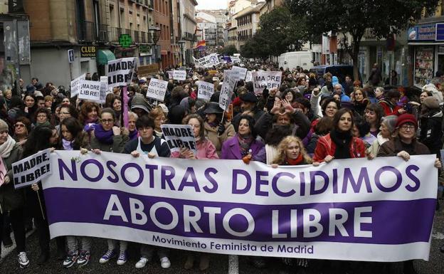 Un consejero andaluz, sobre el aborto: «Lo fácil es llegar y el chupetón»