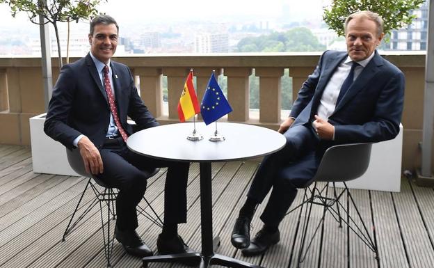 Sánchez inicia con Tusk los contactos previos a la cumbre de para el reparto de altos cargos de la UE