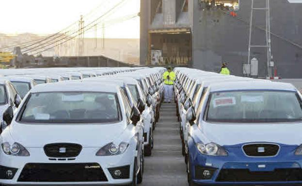 La venta de coches ahonda su caída y el sector habla ya de «crisis»