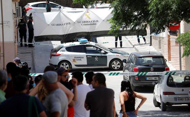 Mata a su mujer a martillazos en Córdoba y se entrega a la Policía en Madrid