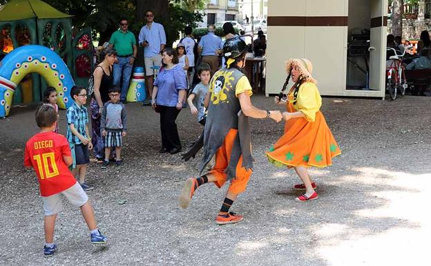 Actores profesionales dan vida al Parque del Mero el Jardinero