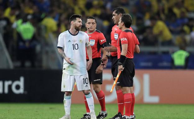 Messi, muy crítico con el arbitraje: «Brasil maneja mucho en la Conmebol»