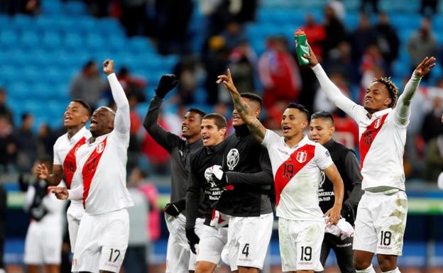 Perú golea a Chile y se cita con Brasil en la final de la Copa América