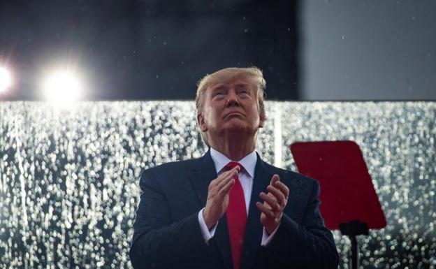 La lluvia bañó el desfile militar de Trump