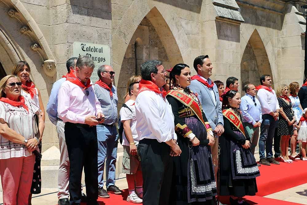 Los burgaleses viven una emotiva jornada entonando el himno de la ciudad