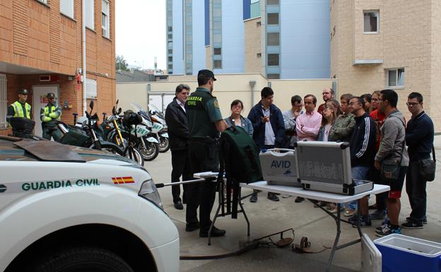 La Asociación Síndrome de Down Burgos visita la Comandancia de la Guardia Civil