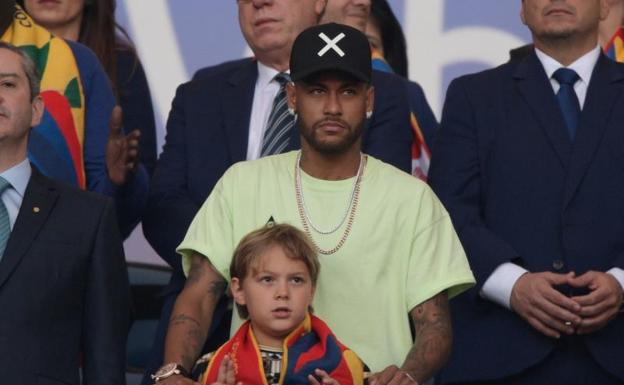 Neymar, en Brasil hasta el lunes y pendiente del Barça