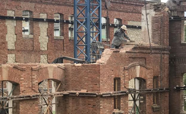 Salinero exige al PSOE una «revisión urgente» del Niño Jesús para sancionar a la empresa por demoler la fachada protegida