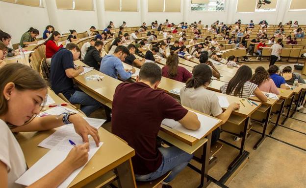 Las becas del próximo curso tendrán idéntica cuantía y requisitos que las actuales