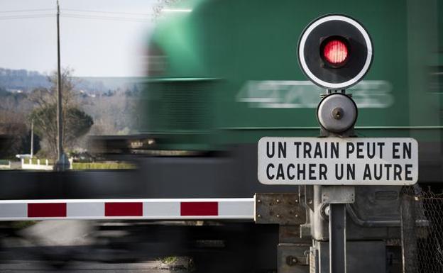 Cuatro muertos, entre ellos tres niños, al ser arrollado su coche por un tren en Francia