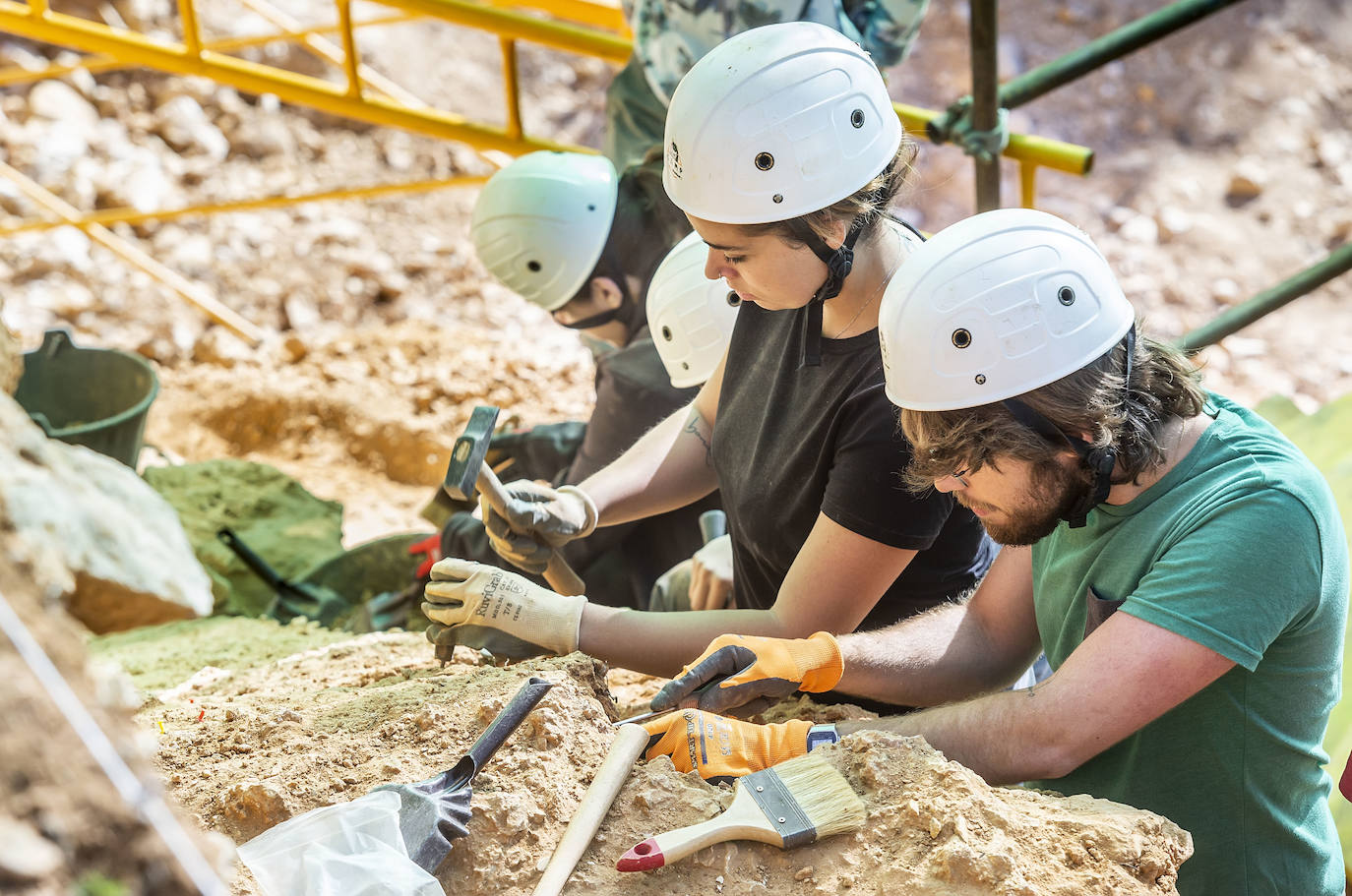 La Paredeja comienza a dar sus frutos con el descubrimiento de 350 piezas de grupos neandertales del Paleolítico Medio