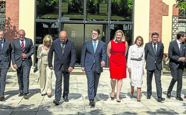 El nuevo Gobierno PP-Cs nace con la voluntad de superar sus contradicciones