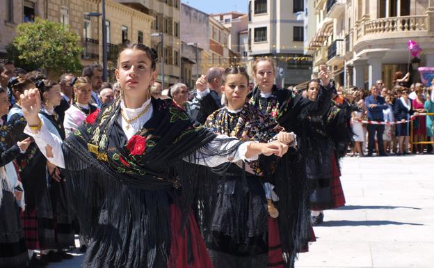 Adrada de Haza acoge este sábado el Festival Nacional de Folclore