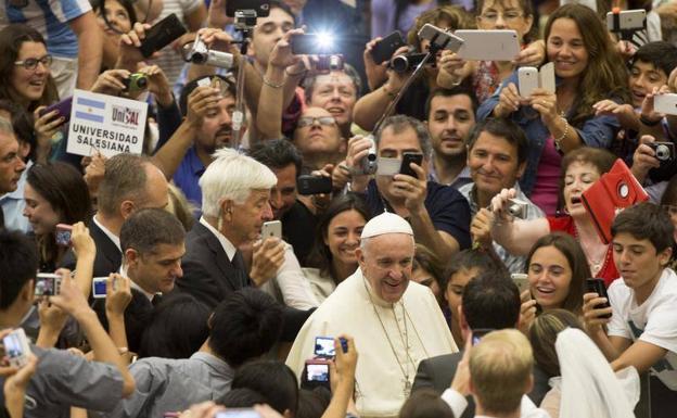 El Vaticano cambia de nuevo al portavoz y elige al italiano Matteo Bruni