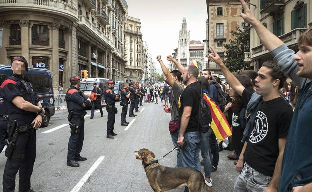 Un juez critica a la Policía por las cargas del 1-O